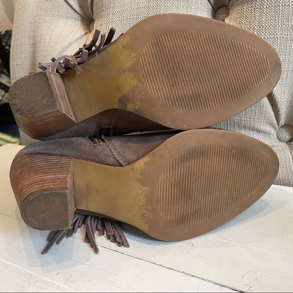 Steve Madden Tasseled Fringe Ohio Ankle Boots Suede Leather Taupe Size 7.5 - Picture 6 of 11